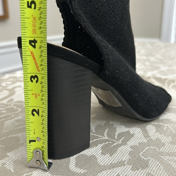 Lauren Conrad Hazelnut Peep Toe Boots Statice Cutout Ankle Boots. 8.5M - Picture 3 of 9